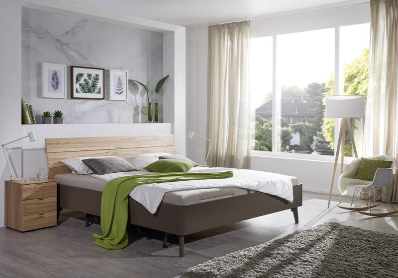 Ein Seniorenbett als modernes Komfortbett aus Holz